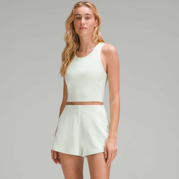 Lululemon Ribbed Softstreme High Rise Short Kolhrabi Green Size 12 NWT - Picture 1 of 10